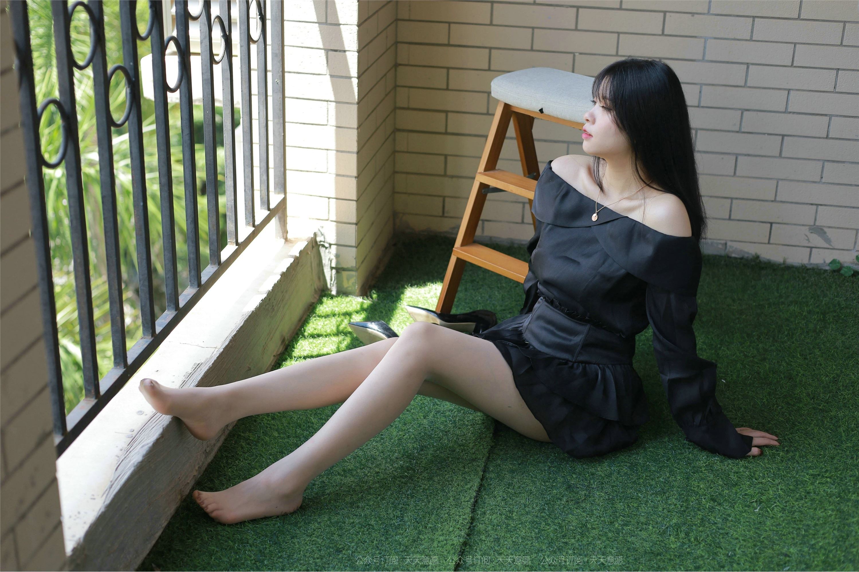 IESS异思趣向  2021.08.23 丝享家898：小七《一字肩短裙》